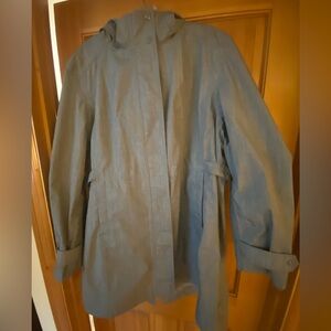 Kirkland Signature Women’s Gray Hooded Raincoat/Jacket. Like new. Size XXL